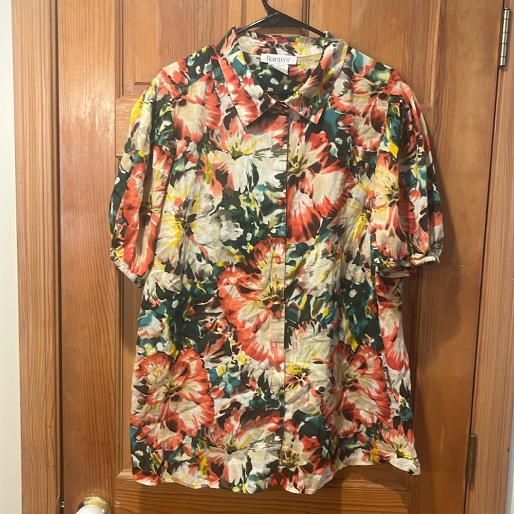 Roaman’s women’s floral short sleeve button down shirts size 24 W.